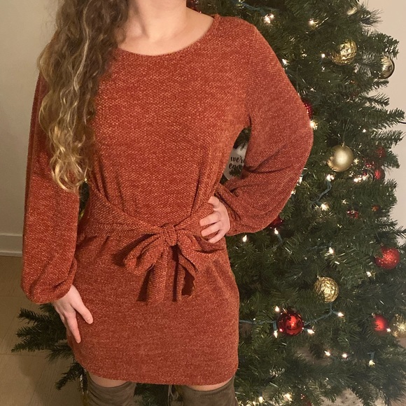 HP ‼️🌟BURGUNDY KNIT DRESS W TIE FRONT - Picture 2 of 5